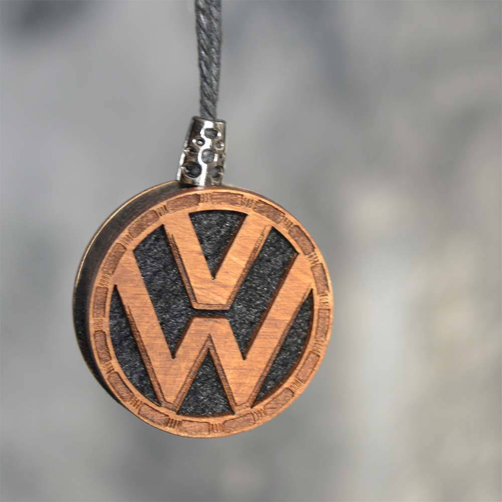 

Ароматизатор деревянный в машину Volkswagen ручной работы, 5 см.