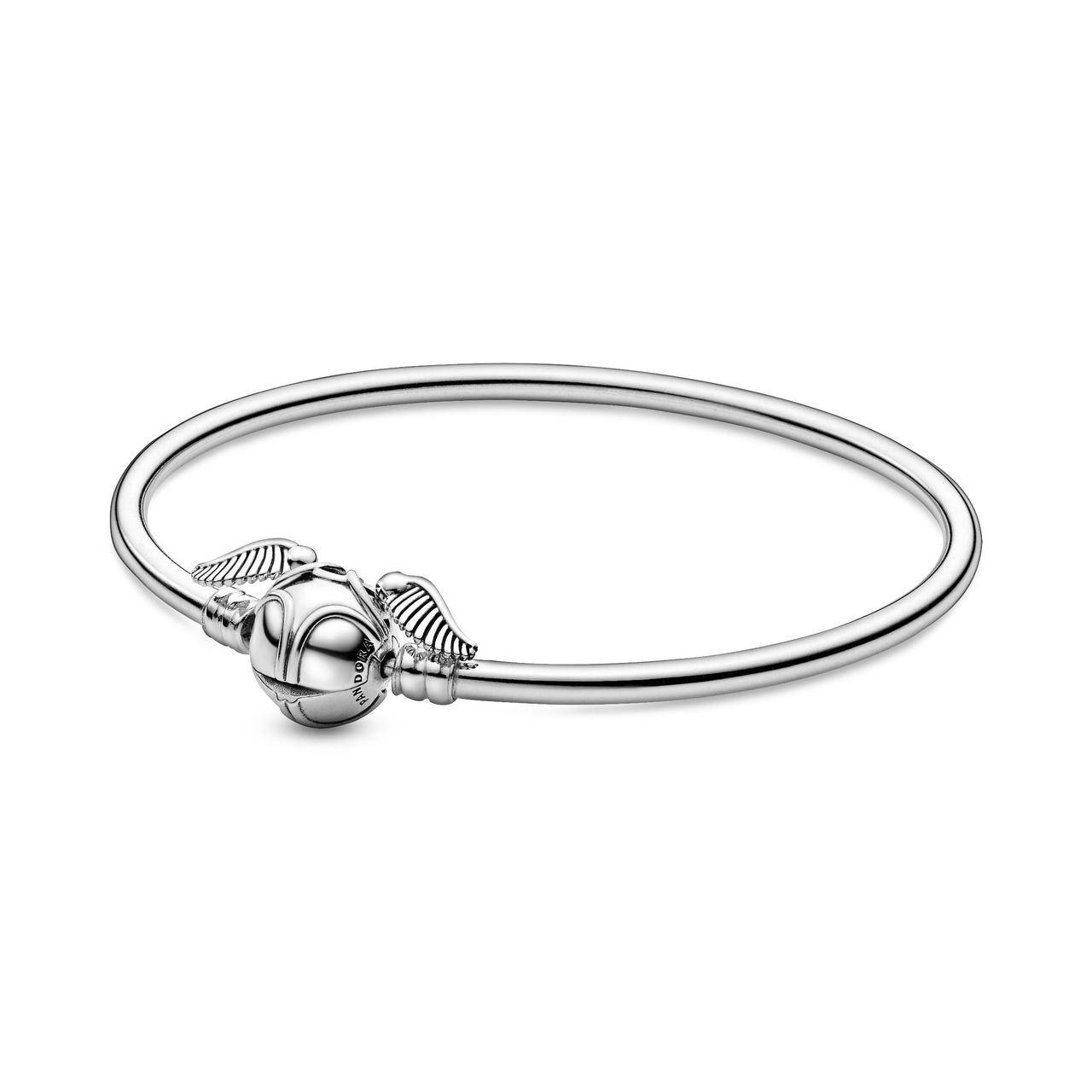 

Серебряный браслет-бэнгл Pandora Moments с застежкой «Cнитч» из серии «Гарри Поттер» 598619C00