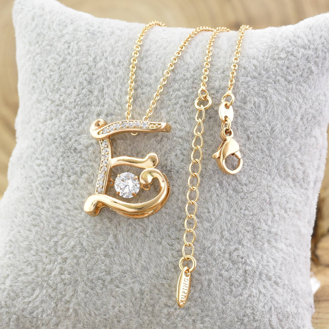 

Цепочка Xuping с кулоном 51477 ширина 1 мм белые фианиты позолота 18К длина 40+4