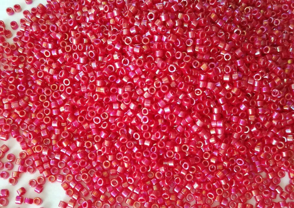 

Японський бісер Miyuki Delica 11/0 DB0162 Opaque Red AB