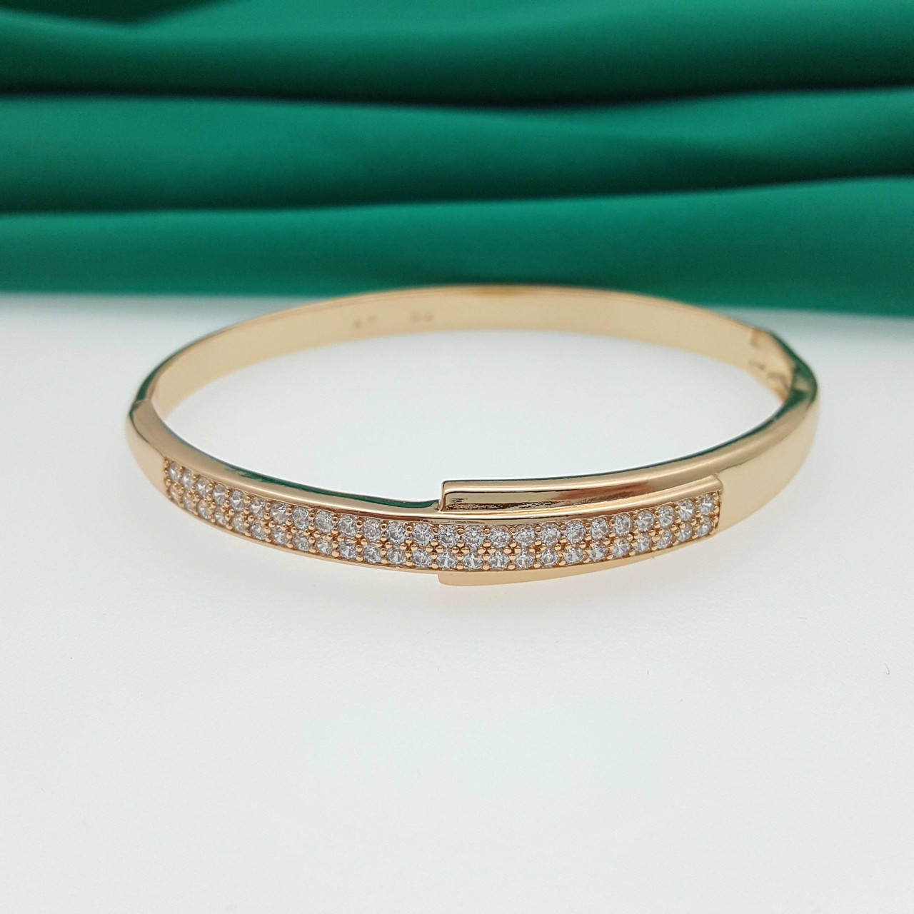 

Браслет Тропинка в россыпи камней, диаметр 6см, Xuping, медсплав