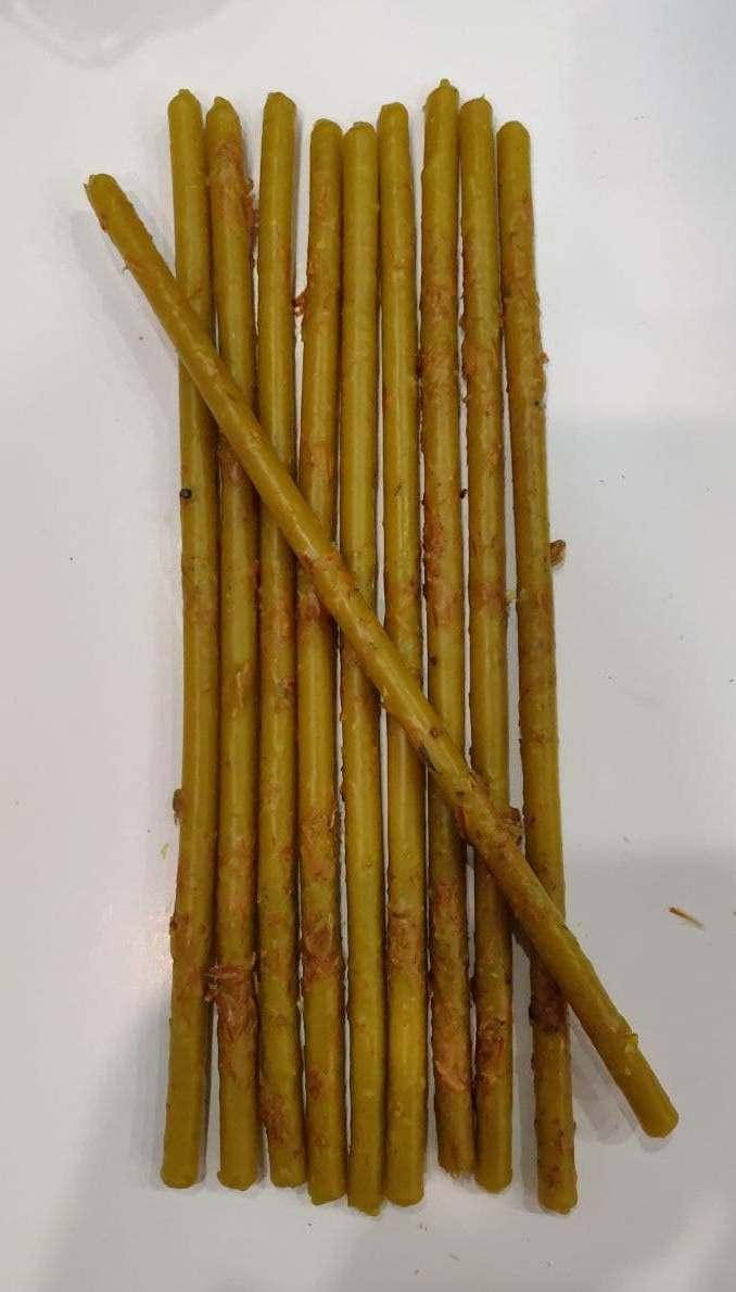 

Свеча восковая с сосновыми почками