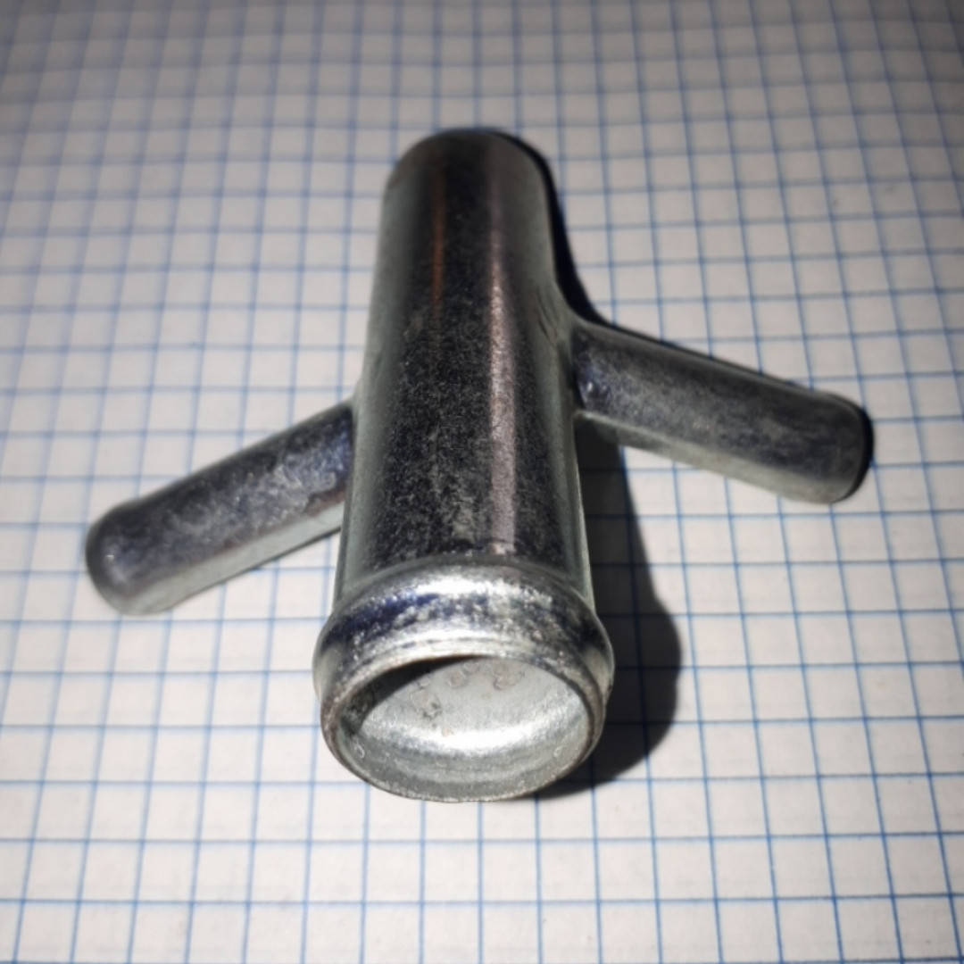 

Труба ГБЦ Таврия Славута ЗАЗ 1102 1103 1105 Део Деу Сенс Daewoo Sens 1.4 3 выхода