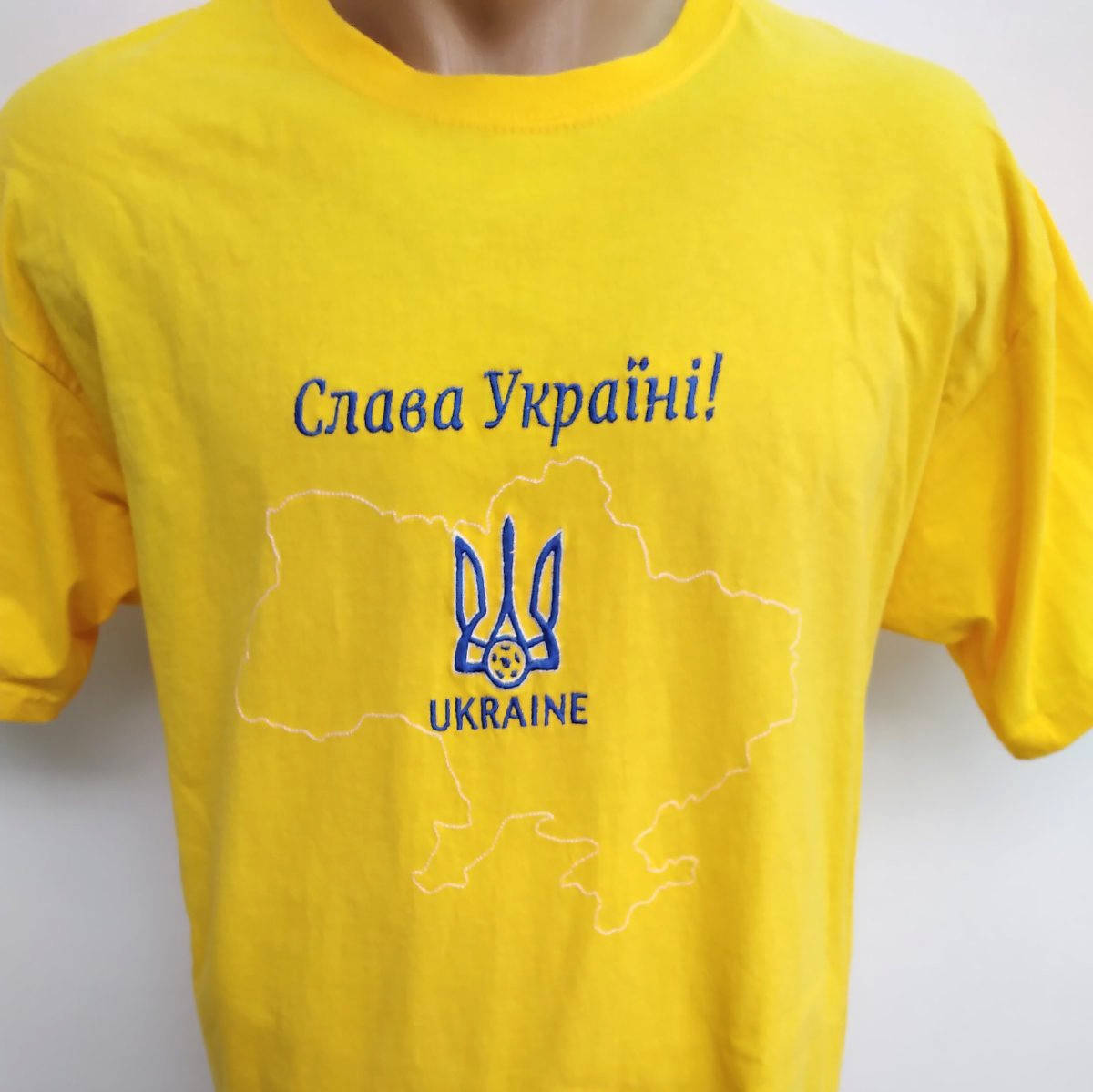 

Футболка жовта з вишивкою Слава Україні