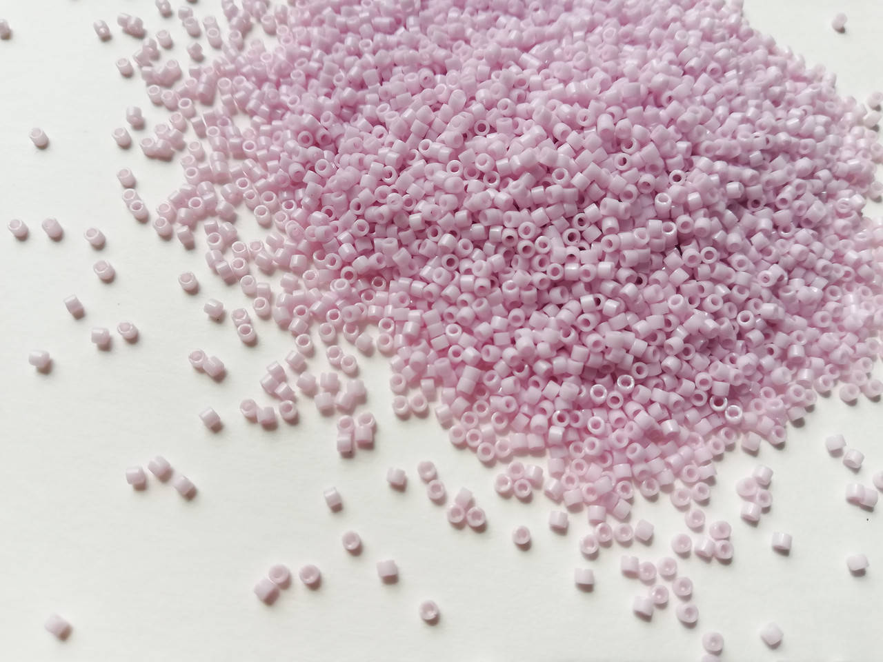 

Японський бісер Miyuki Delica 11/0 DB1494 Opaque Pale Rose