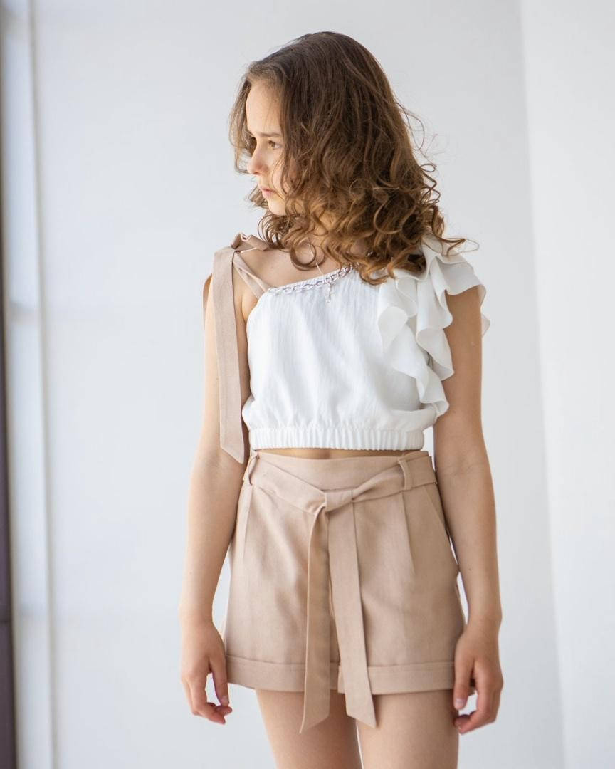 

Красивый летний костюм для девочки комбинированный р. 140-158 Бежевые шорты и белая майка