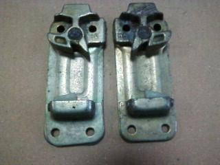 

Фиксатор ЗИЛ 130 замка двери (после 1986 г.) лев+прав L=105 мм 130-6106101/00-13