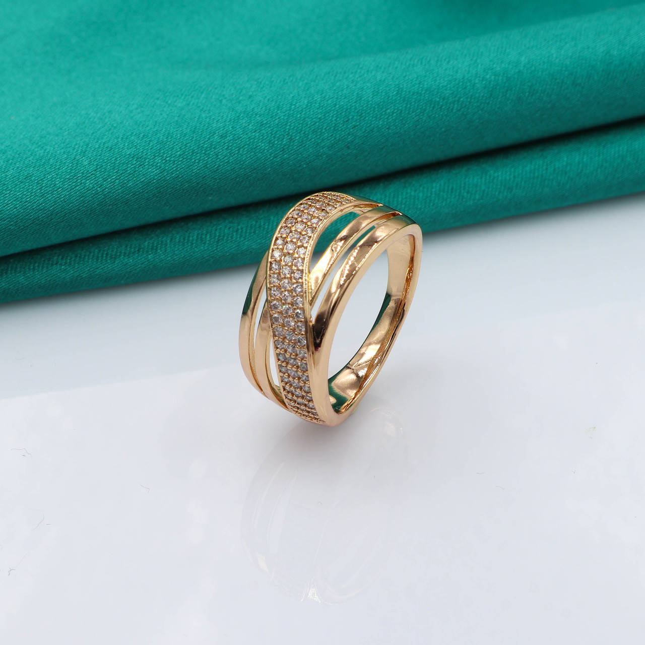 

Кольцо "Волна" в россыпи камней, р.17, р.20,5, медзолото Xuping, 18К