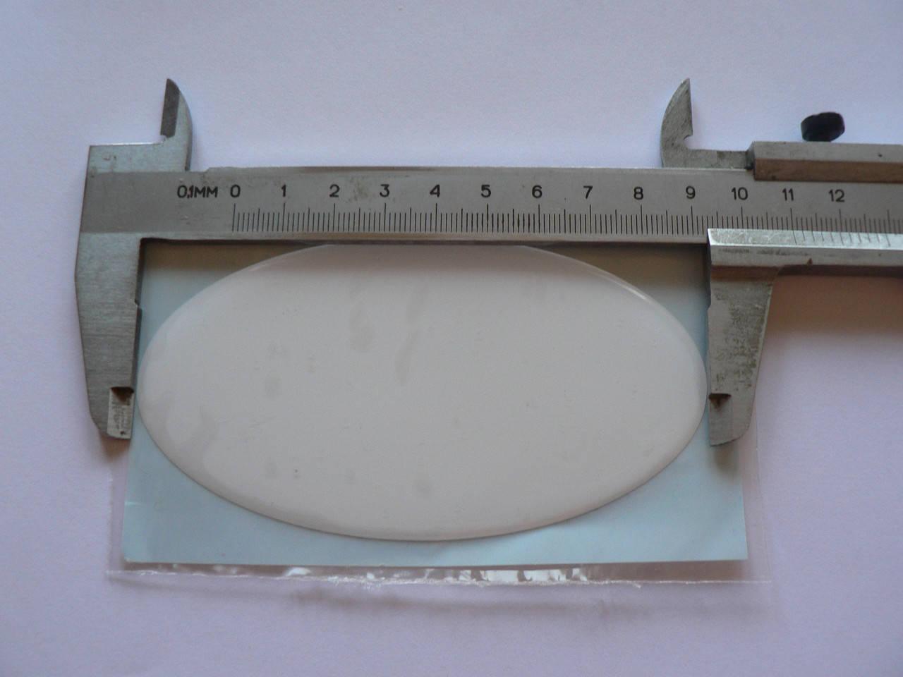 

Наклейка s овал 110х60х1.5мм белый на пленочной основе силиконовая масса на авто