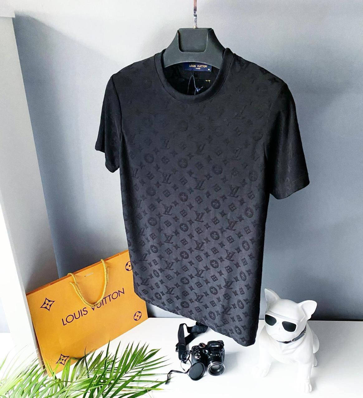 

Мужская стильная брендовая футболка (чёрная) Louis Vuitton / Cotton , polyester