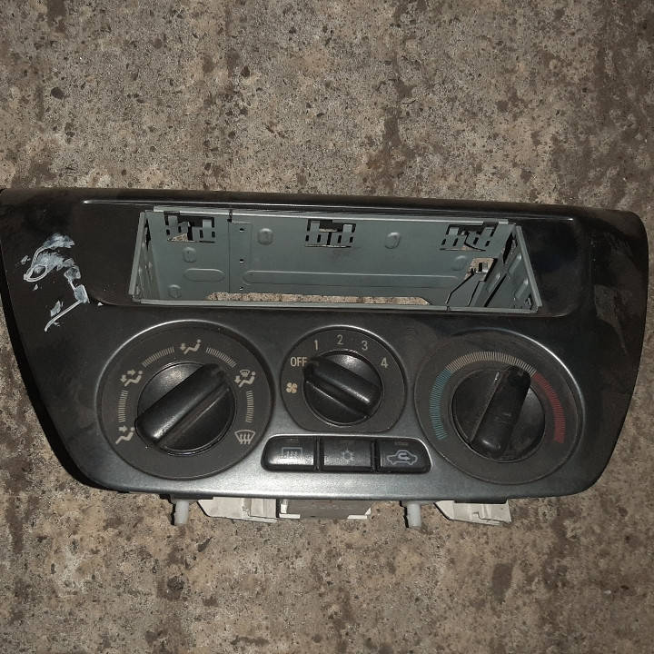 

Блок климат-контроля Mitsubishi Lancer 9