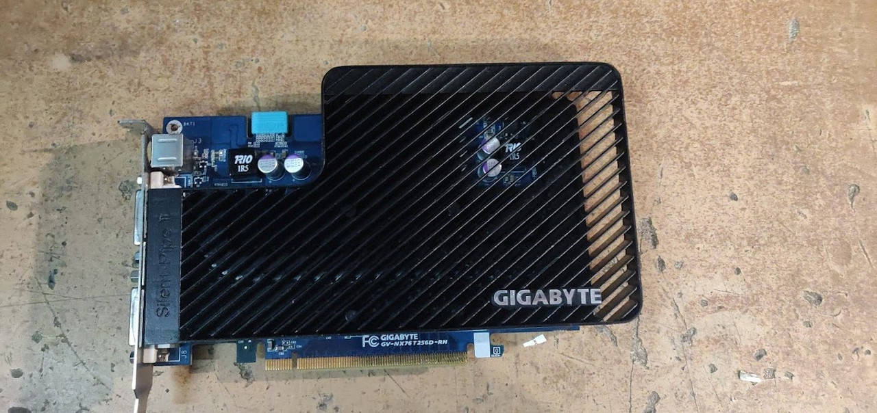 

Видеокарта Gigabyte GeForce 7600GT GV-NX76T256D-RH 256MB PCI-E № 223101