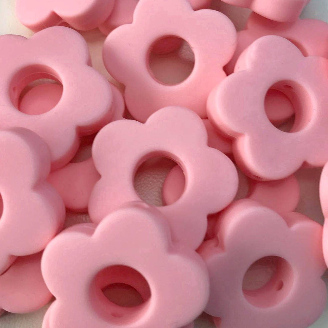 

Цветочек бусина силиконовая Розовый кварц