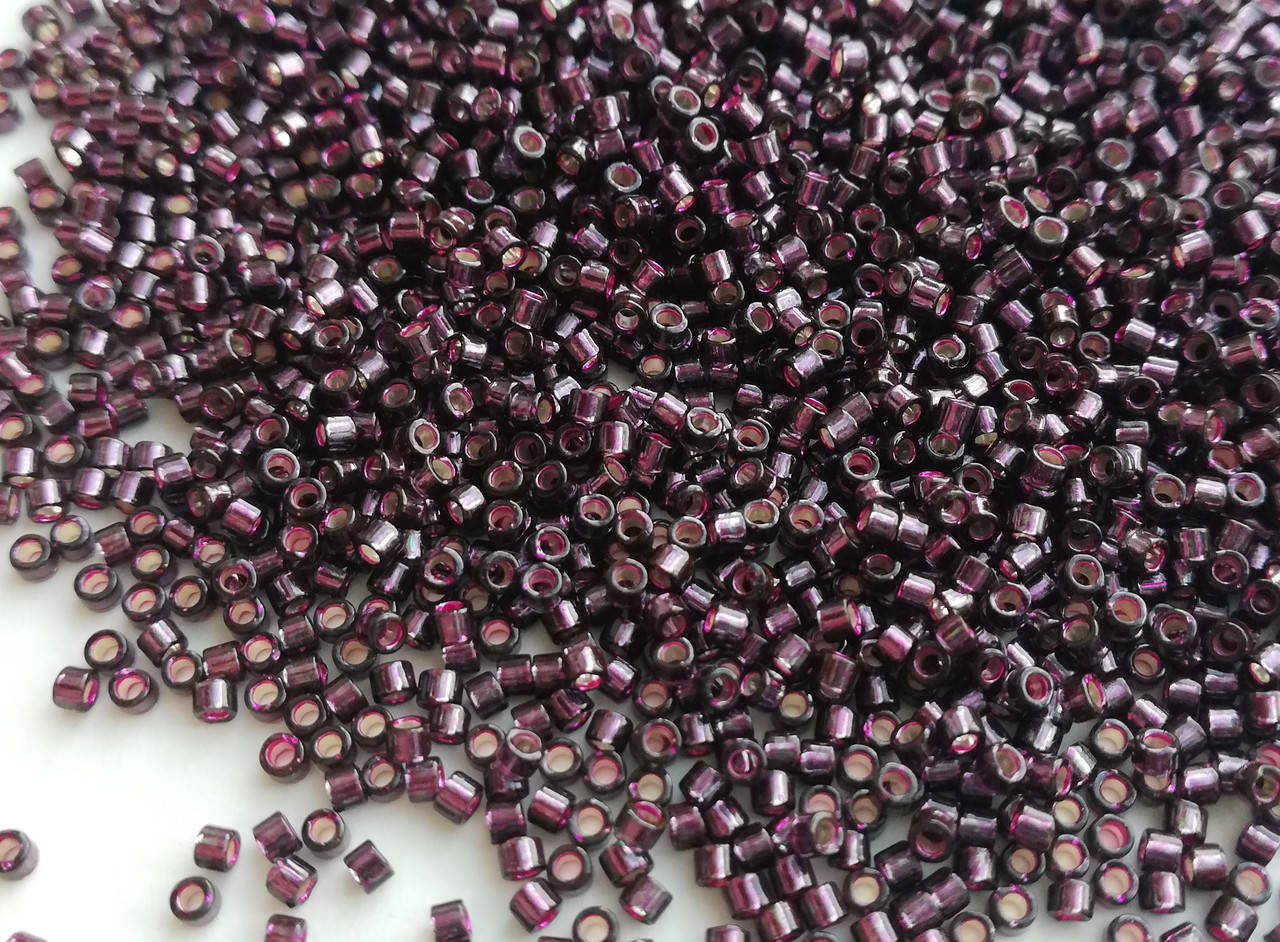 

Японський бісер Miyuki Delica 11/0 DB0611 Silver Lined Wine Dyed