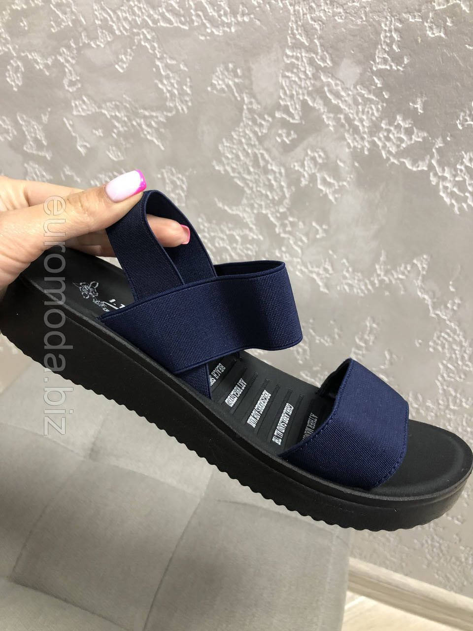 

Босоножки женские на низком ходу резинка 39