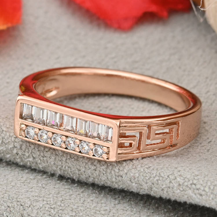 

Кольцо Xuping 14813 ширина 5 мм белые фианиты позолота РО размер 17