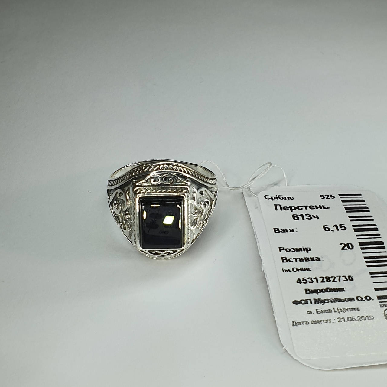 

Перстень мужской с ониксом и древним орнаментом