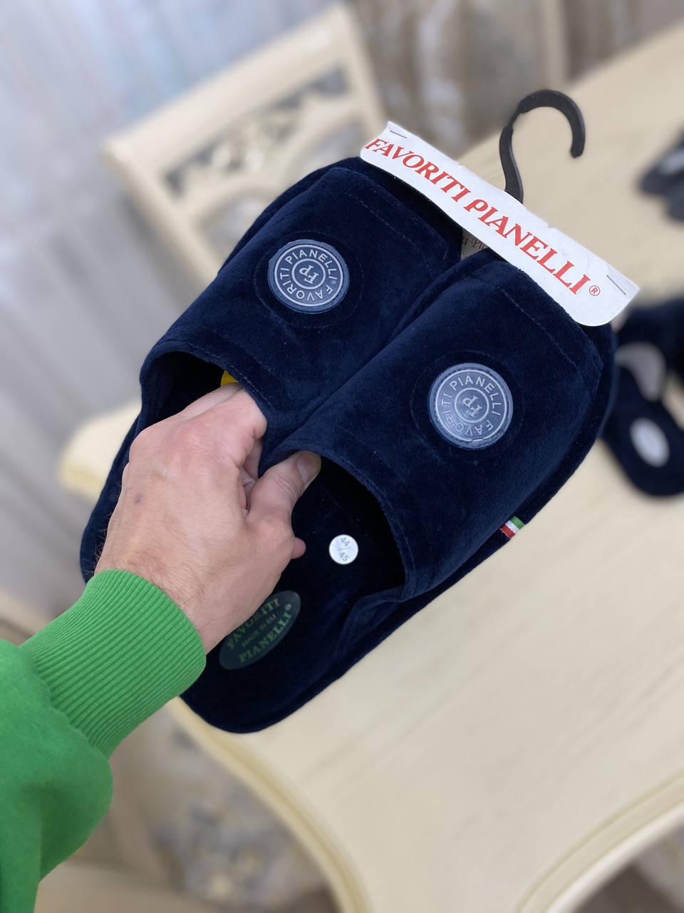 

Мужские тапочки велюр (синий) 34/35(22,4)36/37,37/38, 38/39,39/40,40/41,41/42, 42/43,43/44,44/45 размер в раз. 42/43