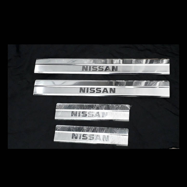 

Накладки на пороги Nissan Rogue с надписью,4шт