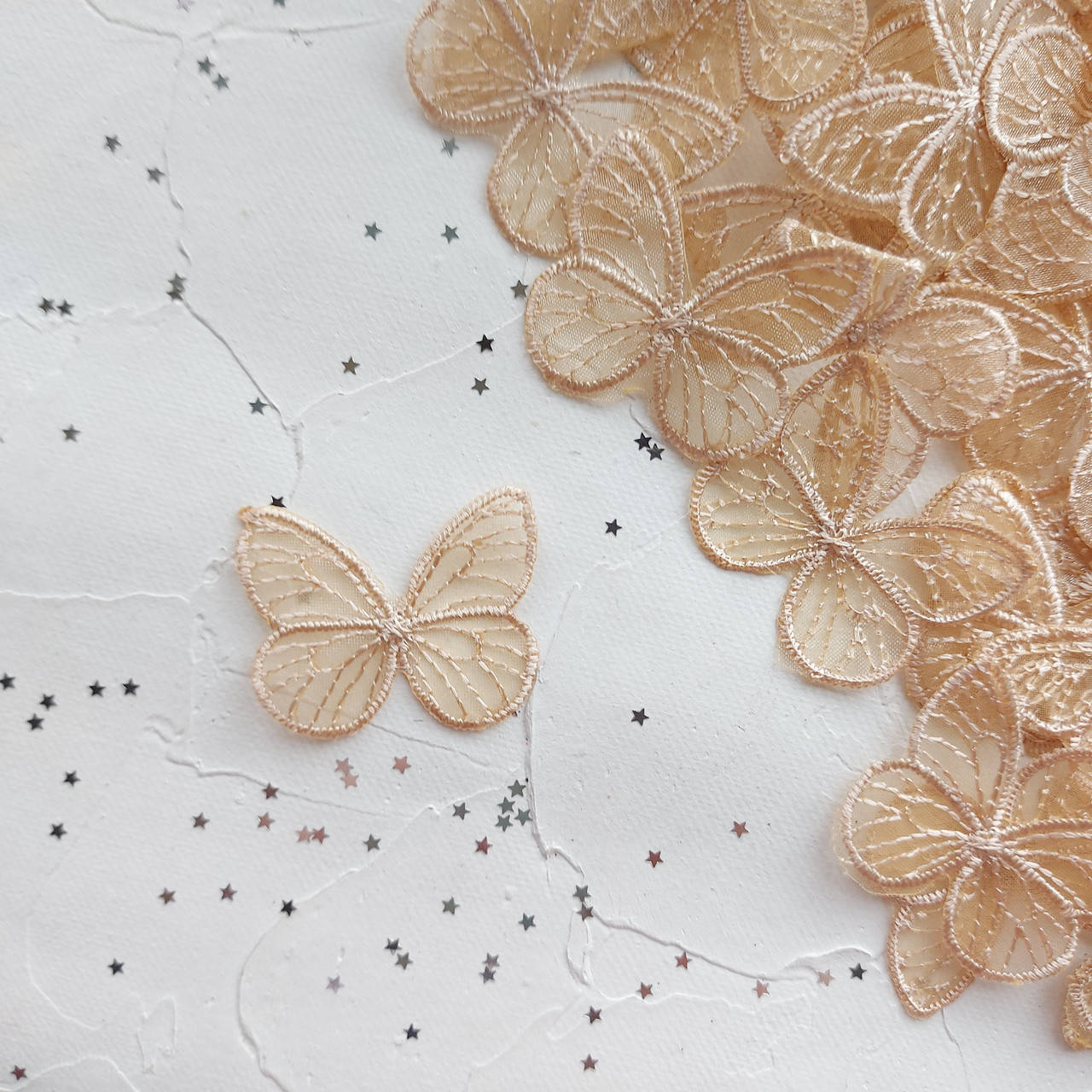 

Метелик ажурний,4.5*3.5см, КРЕМОВИЙ