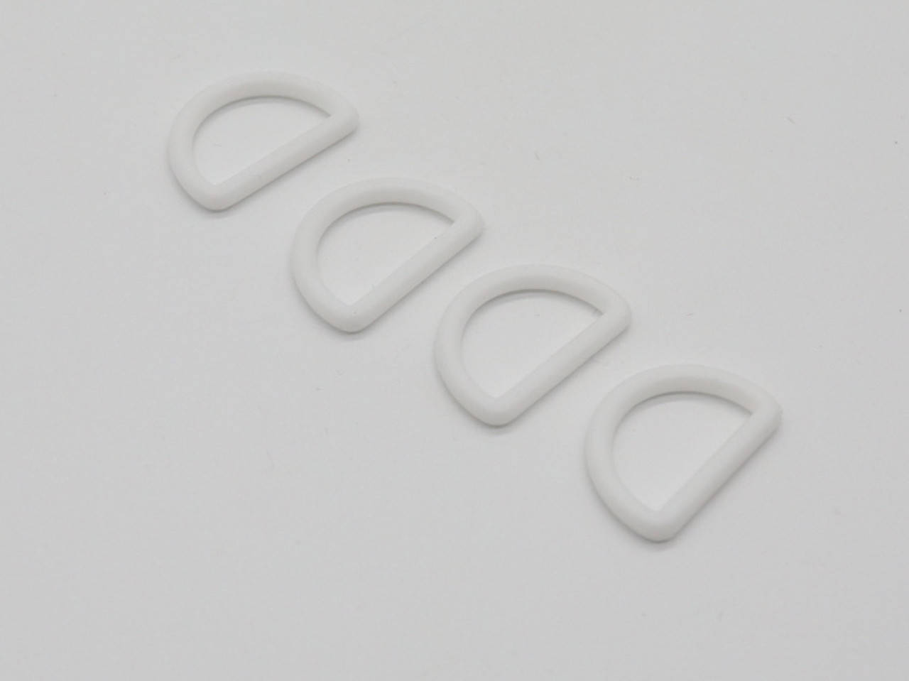 

Полукольцо. Пластик. 26х17мм. Под ленту 20мм