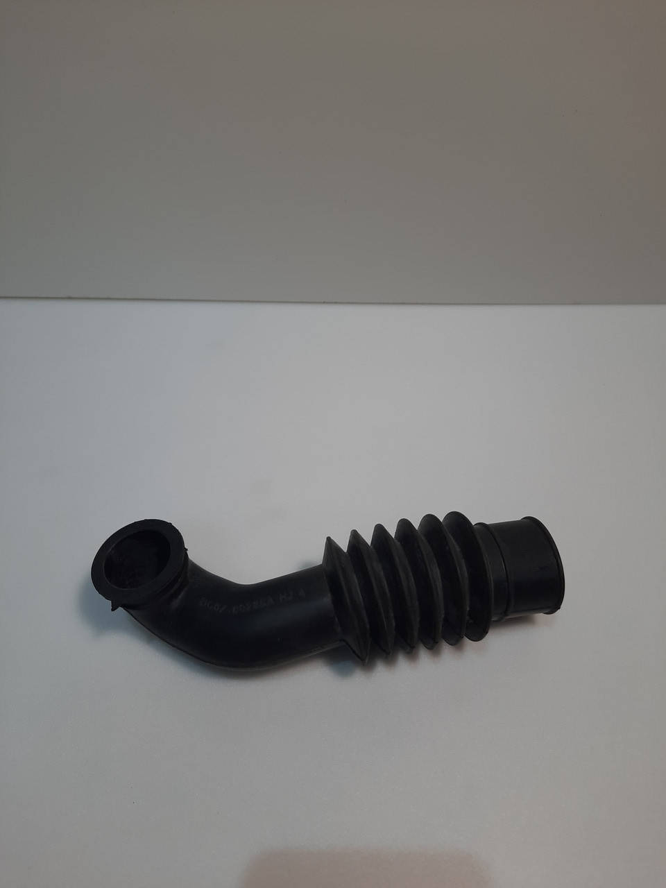 

Патрубок от порошкоприемника к баку для стиральной машины Samsung DC67-00285A