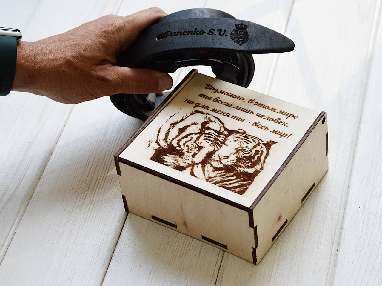 

Ремень в подарок мужчине с гравировкой черный из натуральной кожи 130 см