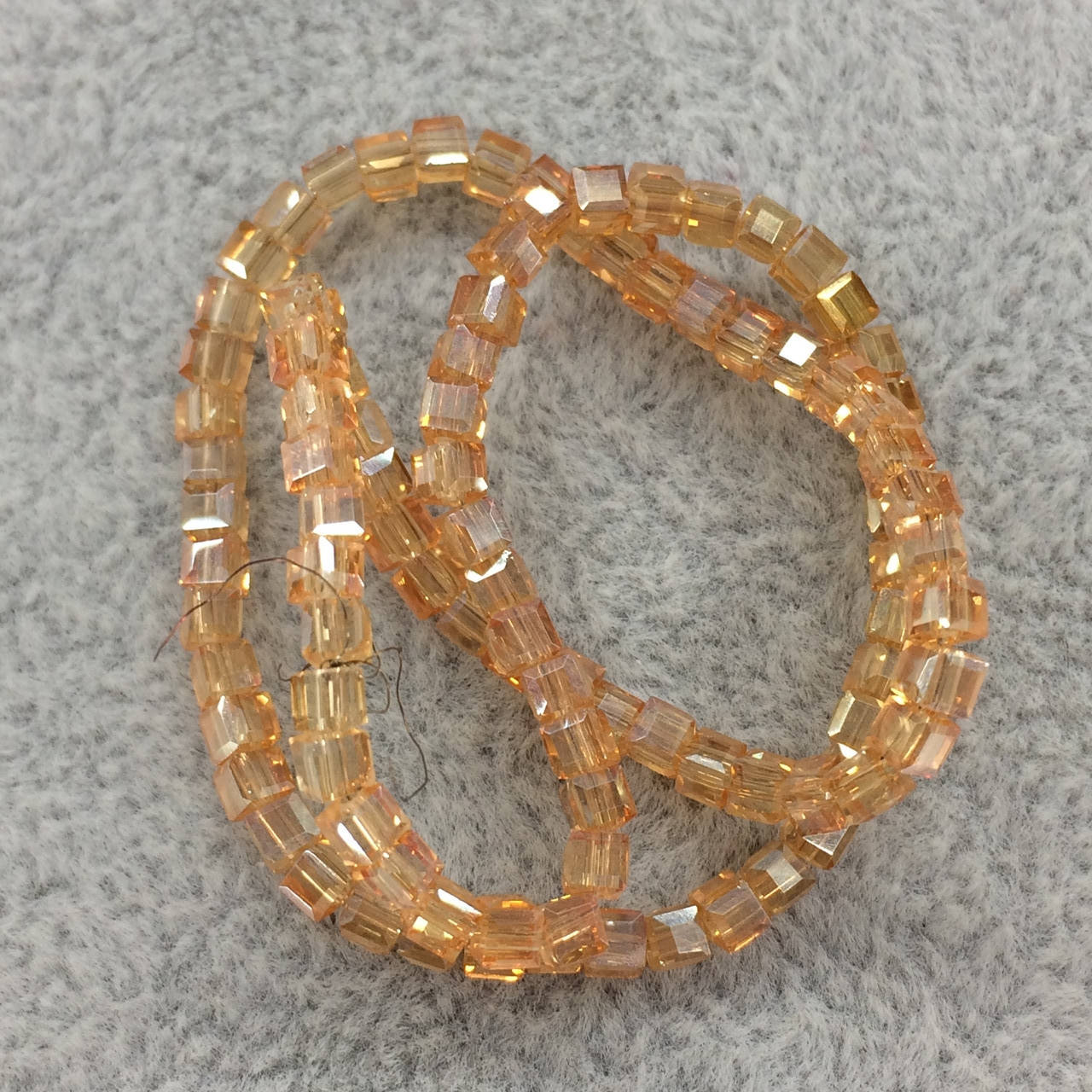 

Бусины на нитке Стекло кубики 3мм цвет шампань с переливом (~100 бусин на нитке)