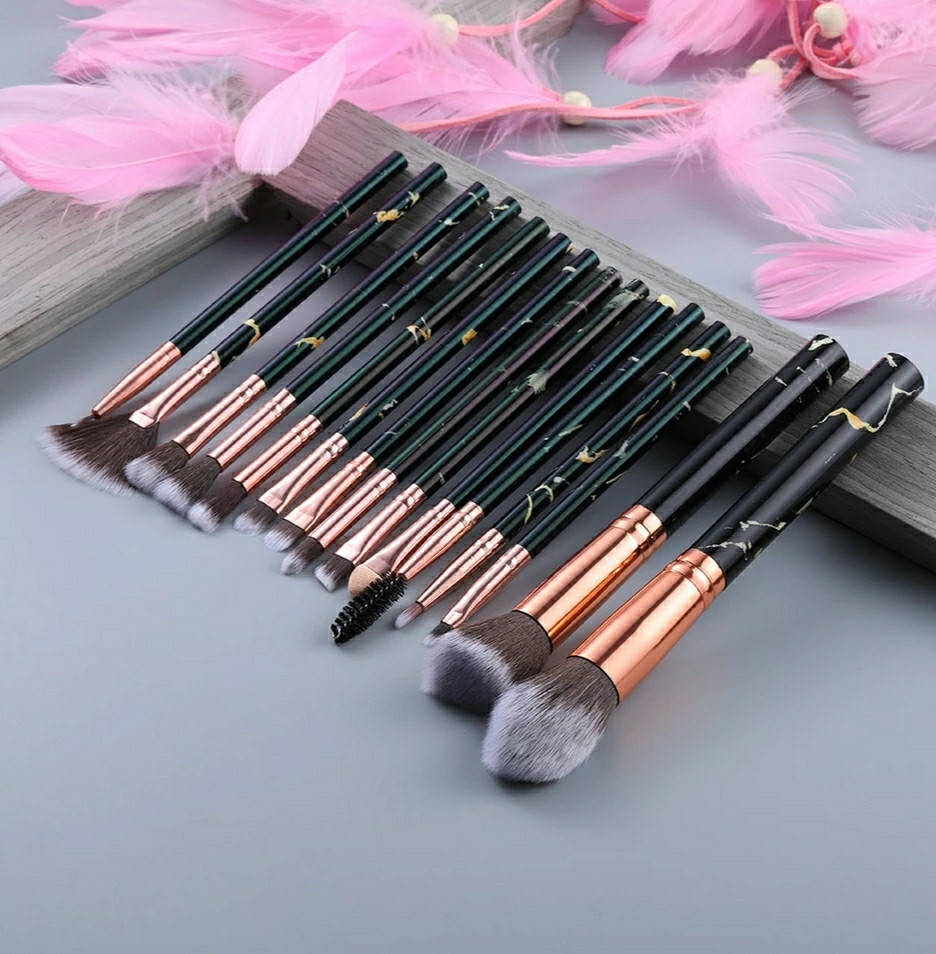 

Профессиональный комплект кистей для макияжа 15 шт