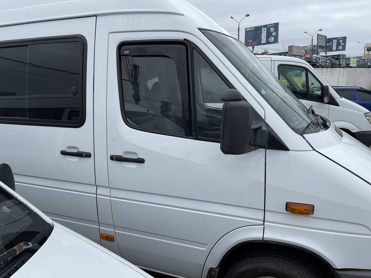 

Д/в Mercedes Sprinter 1995-2006 2D (вст 2шт) (China) 101 ch 23213