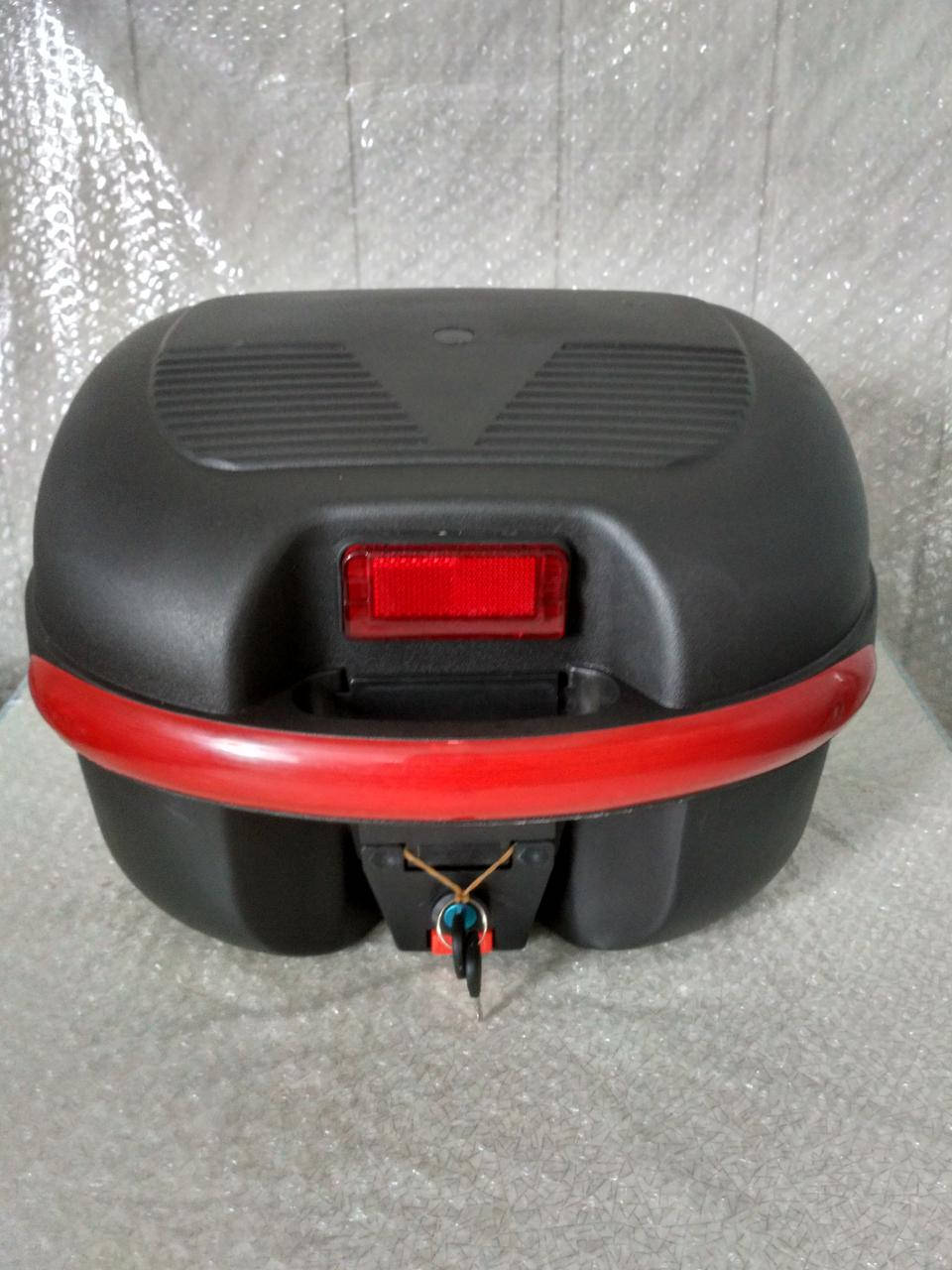 

Кофра мото средняя черная 42см-40см-26см (помещается шлем), Черный