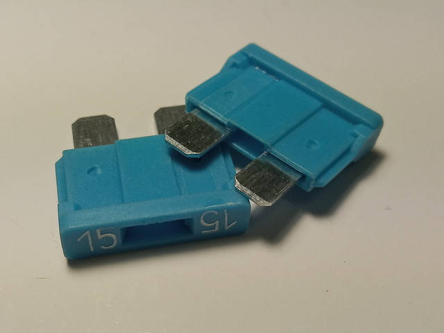 

Предохранитель ЕВРО 15А 35.3722-03 15А