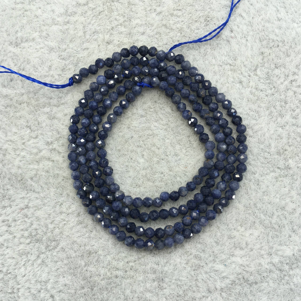 

Сапфир 2,2 мм грань длина 38 см