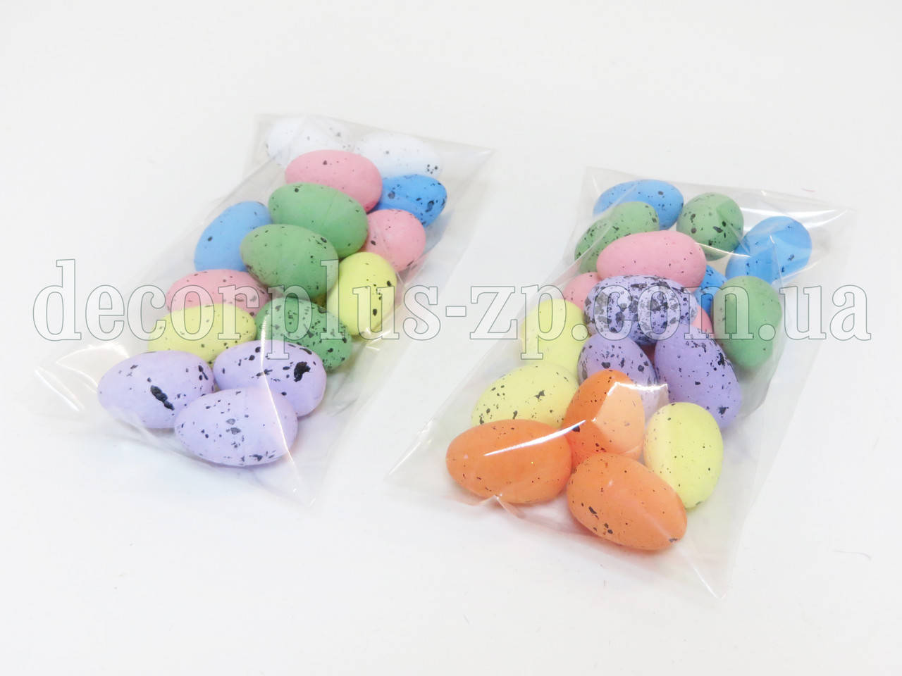 

Яйцо цветное в черную крапинку 3 см , (уп 18шт)