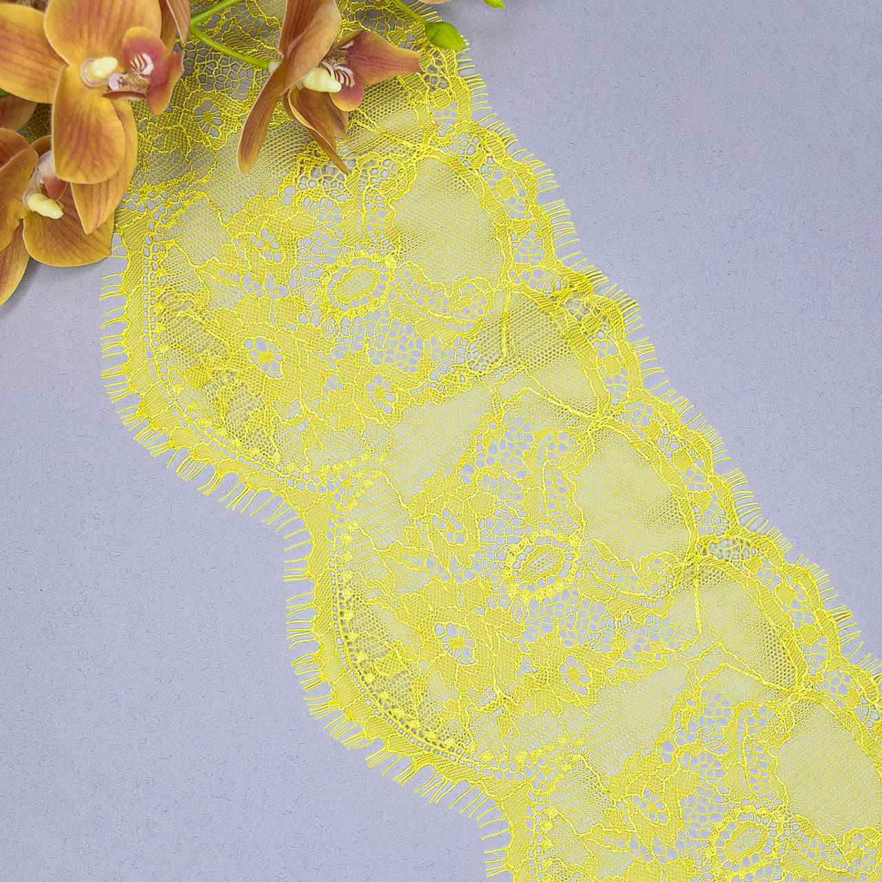 

Французское кружево (шантильи) / цвет желтый / ширина 14 см / упаковка 3 м