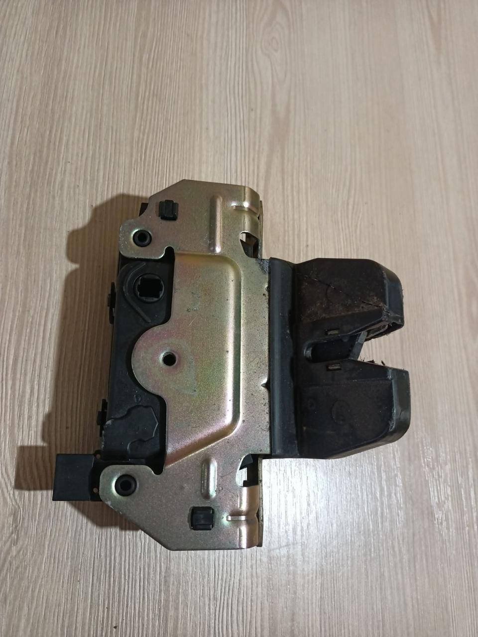 

Замок кришки багажника Opel Astra h 2004-2010 GM 13117285