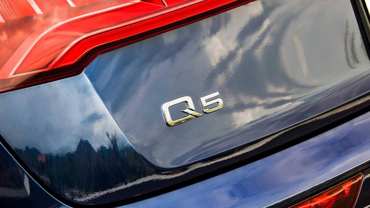 

Эмблема надпись багажника Audi Q5