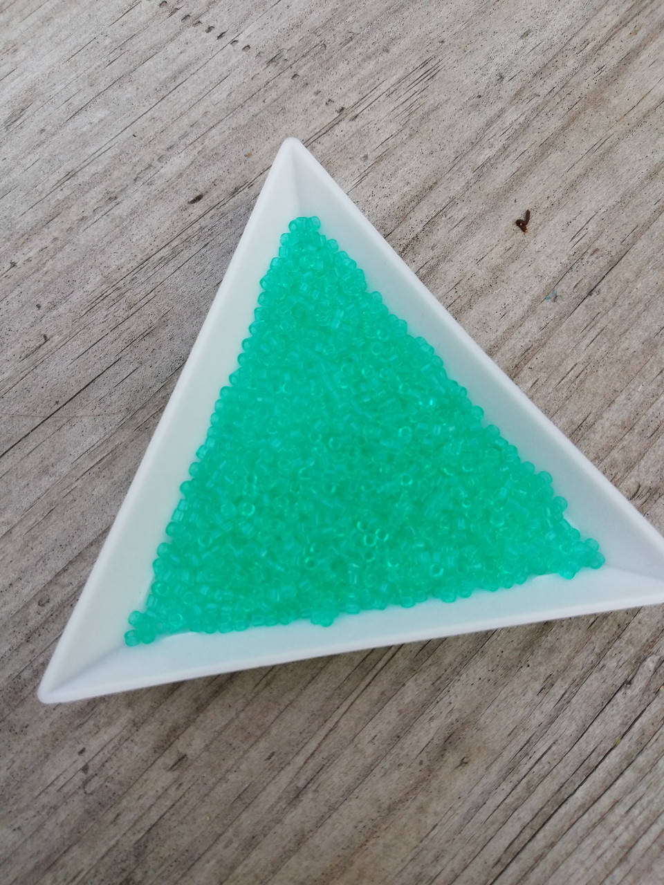 

Японський бісер Miyuki Delica 11/0 DB1304 Transparent Mint Green Dyed