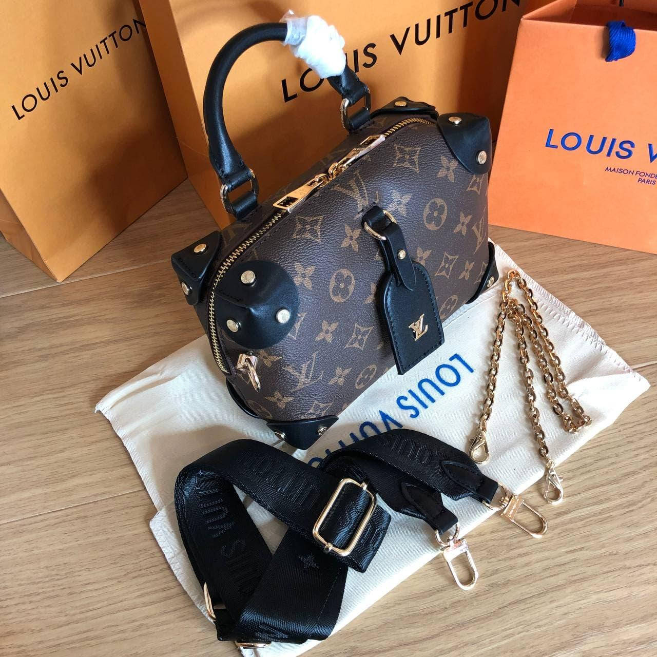 

Сумка-клатч Louis Vuitton