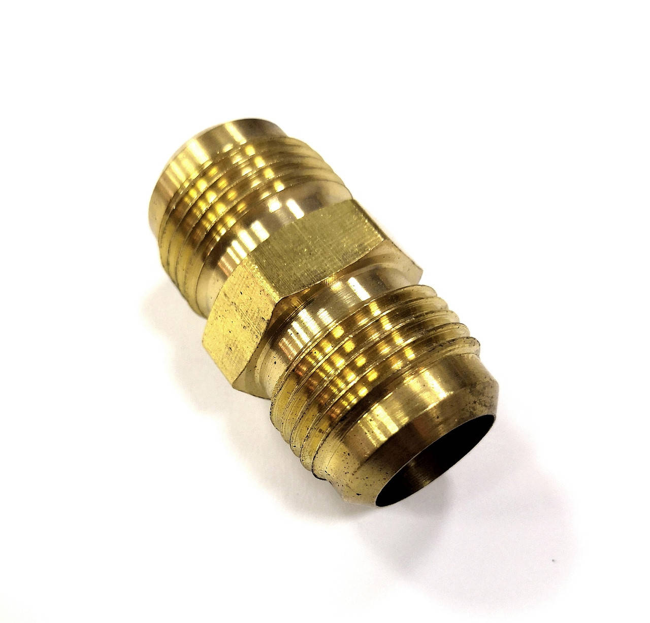 

З'єднувач 5/8" SAE штуцер латунний для кондиціонерів. Китай