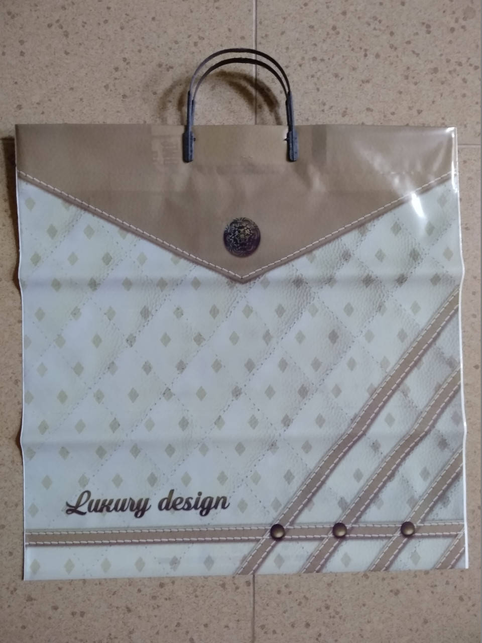 

Пакет с пластиковой ручкой Luunury design