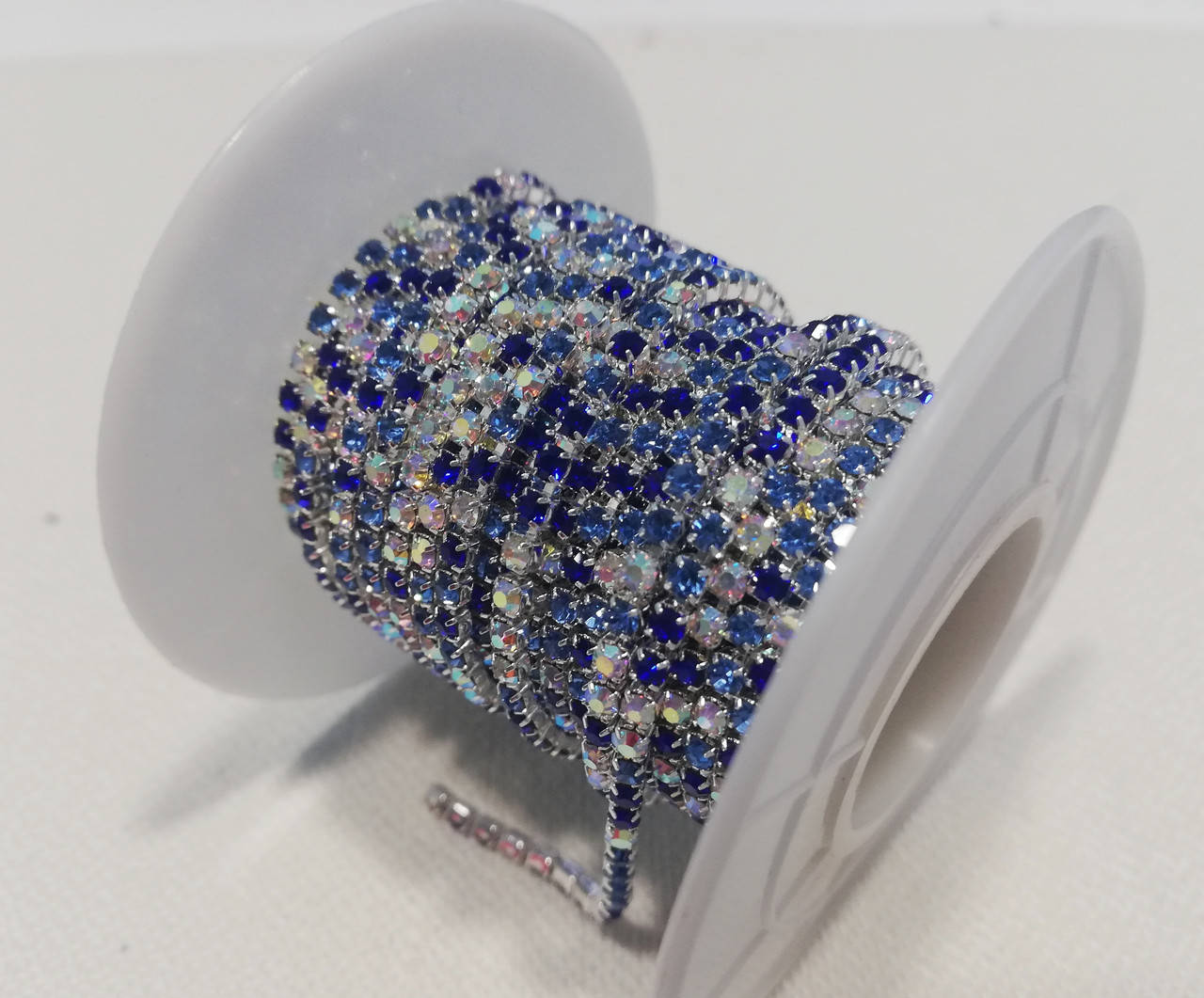 

Стразова стрічка Mix 2 мм (SS6). Метал під срібло. Ціна за 10 см