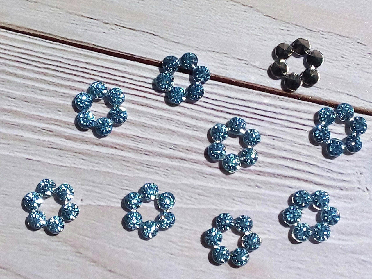 

Камешки-веночек голубые