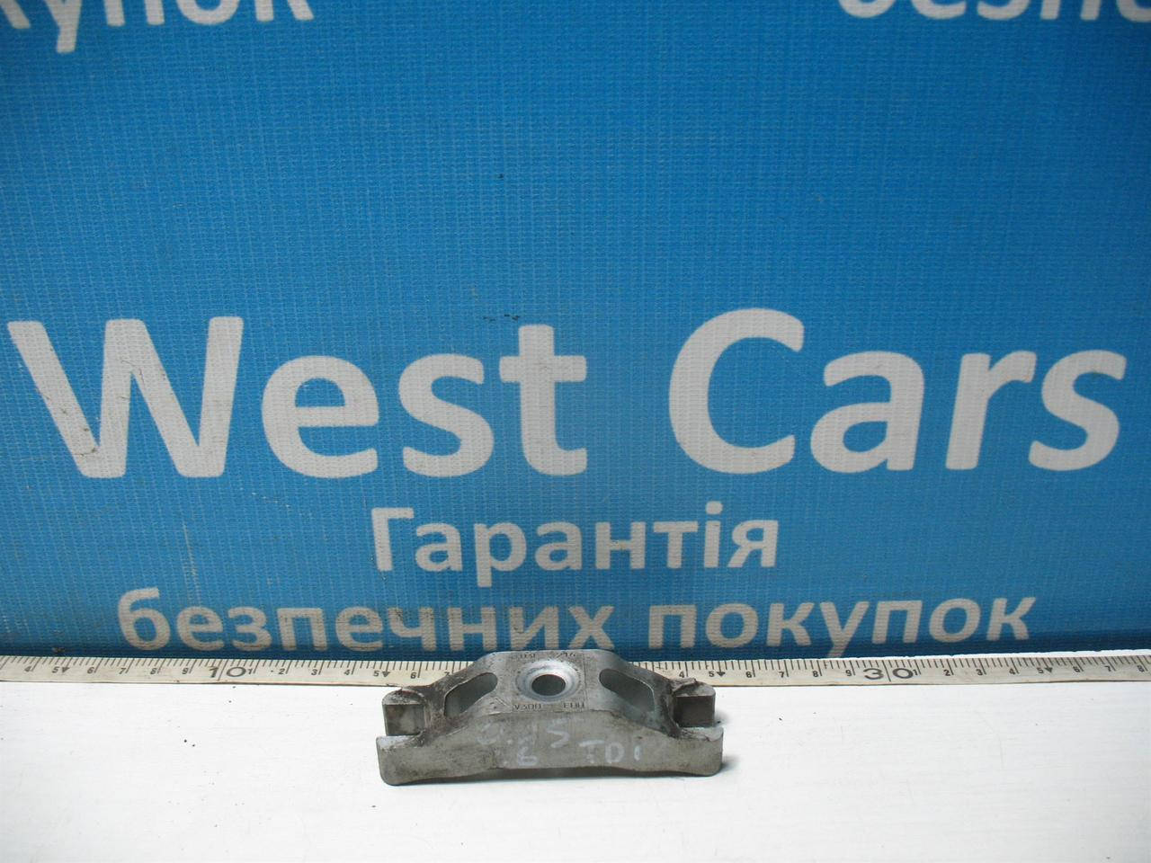 

Бугель кріплення форсунки 1.6TDi Volkswagen Caddy с 2008 по 2012