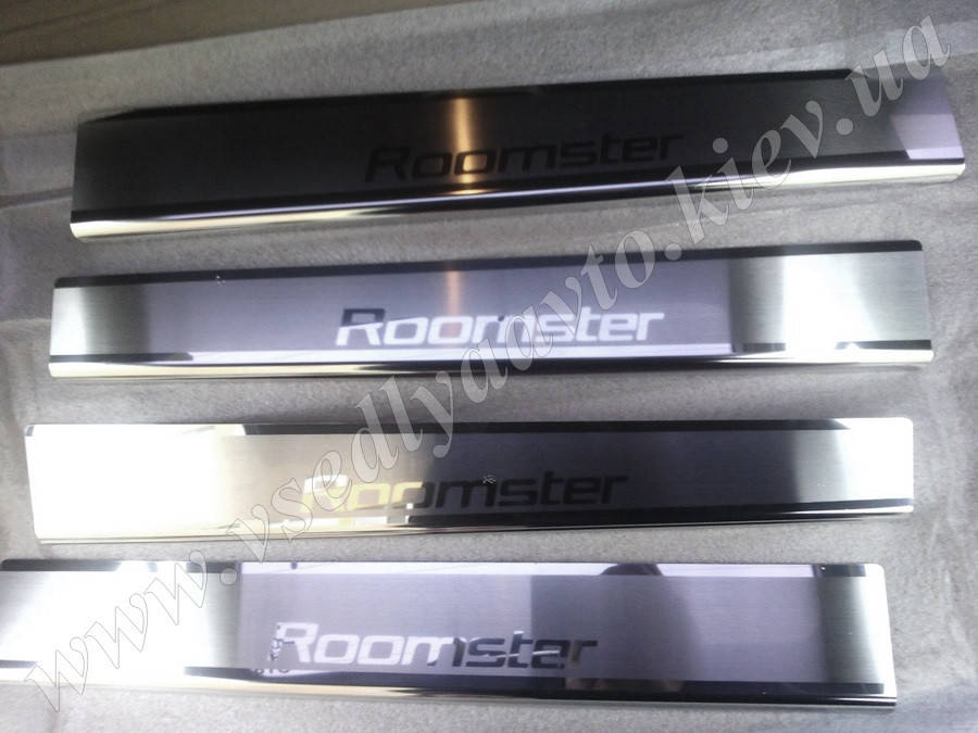

Накладки на пороги Skoda ROOMSTER с 2006 г. (Premium)