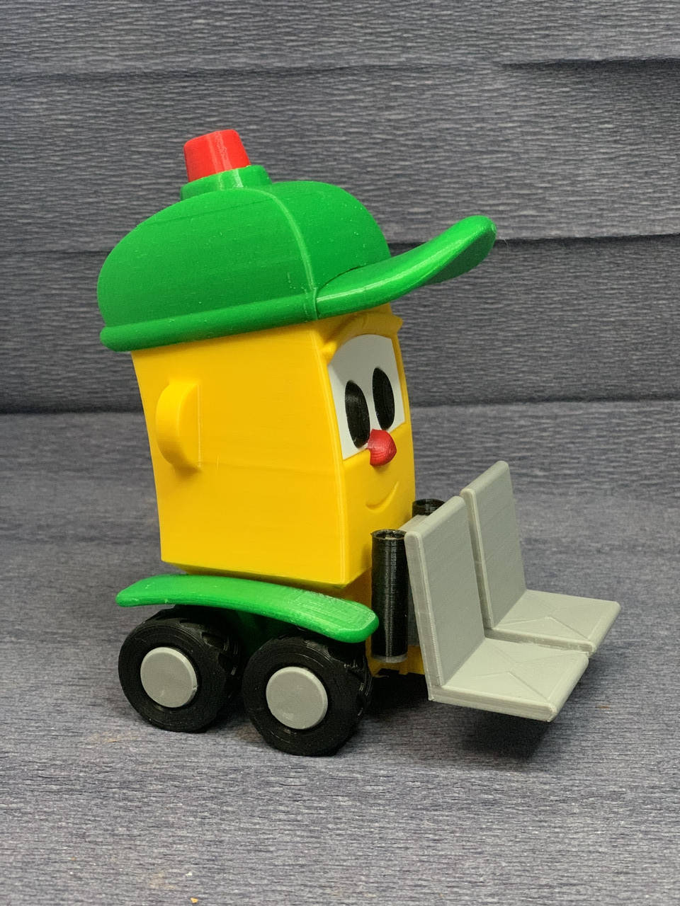 

Игрушка пластиковая Грузик