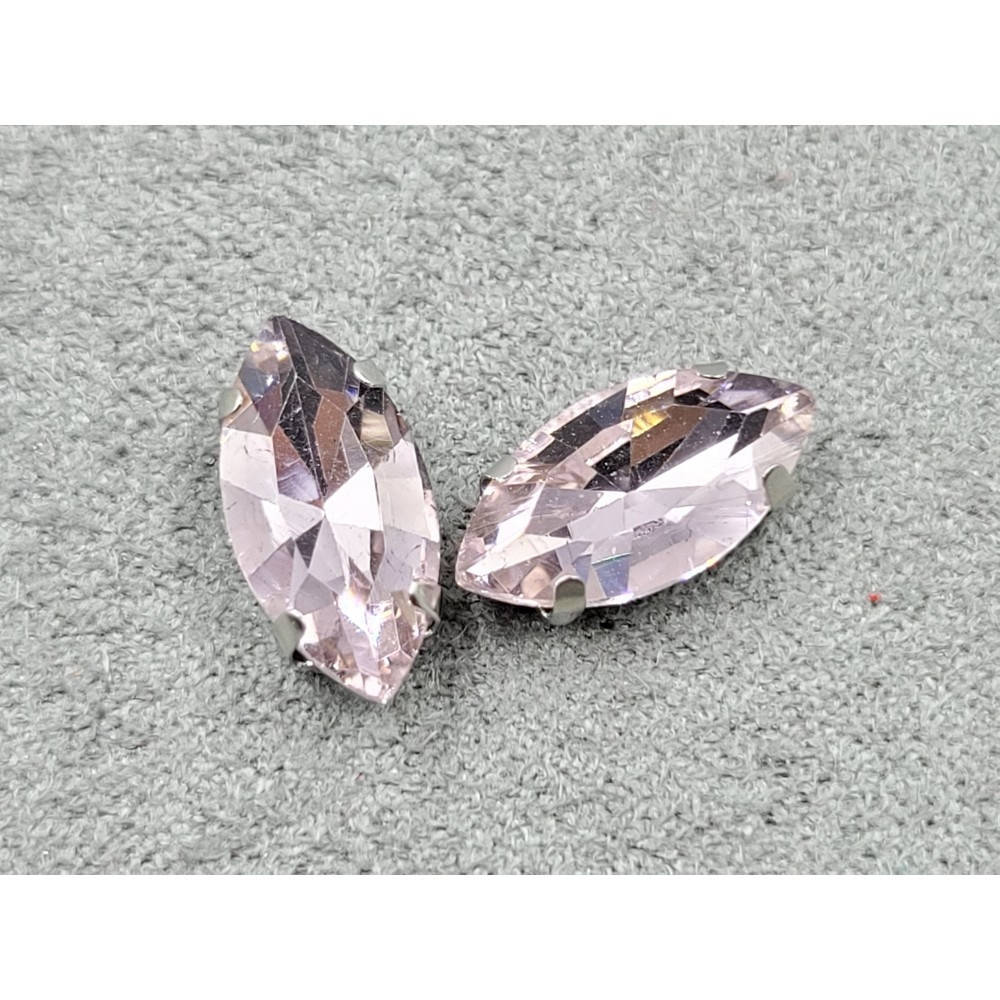 

Страз в цапах. Размер 6*12. (стекло). Цвет - розовый