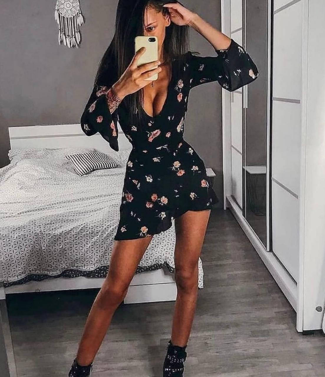 

Платье летнее на запах . Ткань софт цветочный принт . Размеры : 42-44, 46-48.