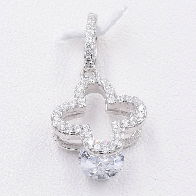 

Серебряный кулон размер 24х13 мм вставка белые фианиты вес 1.9 г