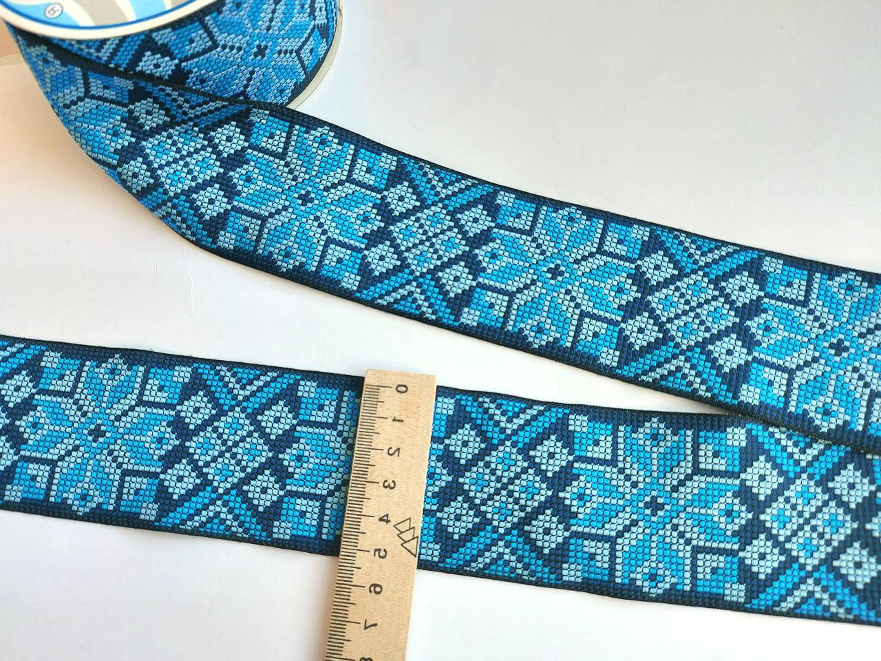 

Тесьма декоративная жаккардовая с орнаментом. Тасьма "Синя з голубим" 5,5 см. На метраж, Синий